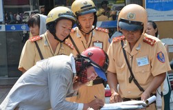 Ra đường lái xe không mang bằng lái xe sẽ xử phạt như thế nào?