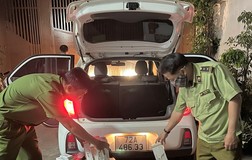 TP.HCM phát hiện gần 1.500 gói thuốc lá lậu trên ô tô