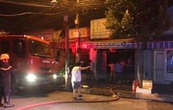 Cháy kho hàng vắng chủ tại quận 9