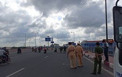 1 người không giấy tờ tuỳ thân chết bất thường trên cầu Bình Lợi