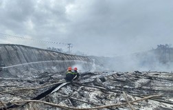 Lửa thiêu rụi khu nhà xưởng công ty may ở Bình Định