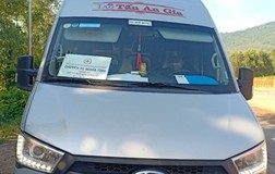 Dán biển 'Chuyến xe nghĩa tình' chở người trái phép về từ vùng dịch