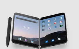 Bill Gates sử dụng điện thoại gập, nhưng đó không phải là Surface Duo 2 của Microsoft