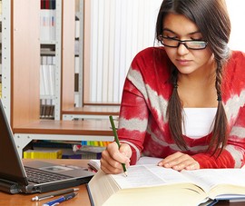 Cắm sạc điện thoại liên tục khi học online có nguy hiểm không?