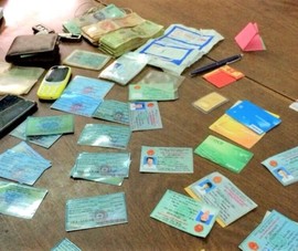 Dùng CMND giả đến ngân hàng xin đổi chữ ký để chiếm đoạt tiền