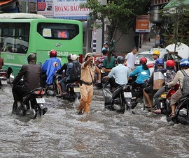 2 ứng dụng cần có trên điện thoại khi trời mưa bão