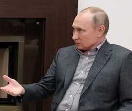 Ông Putin nói sẵn sàng thử nghiệm loại vaccine mới được truyền qua mũi