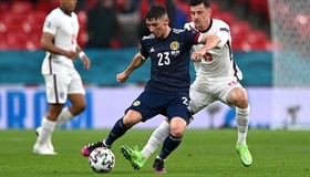 Nguy hiểm một tiền vệ Scotland mắc COVID-19 trận gặp tuyển Anh