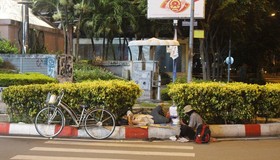 Chùm ảnh: TP.HCM đêm đầu tiên hạn chế người dân ra đường sau 18 giờ