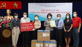 Video: 2 ngân hàng và 1 tập đoàn tặng TP.HCM 4 triệu bộ kit xét nghiệm COVID-19