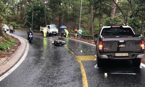 Va chạm ô tô với xe máy trên đèo Prenn, 2 người bị thương nặng