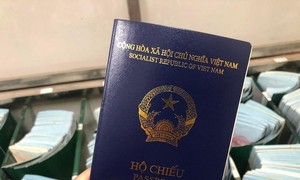 Việt Nam đang trao đổi với Đức về việc tạm dừng cấp thị thực trên hộ chiếu mẫu mới