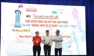 Báo Người Lao Động trao giải cuộc thi về chủ quyền biển đảo