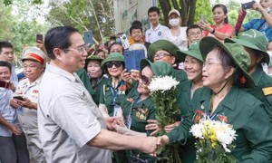 Thủ tướng dâng hương tại Khu di tích Ngã ba Đồng Lộc 