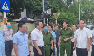 Khẩn trương điều tra nguyên nhân vụ lật xe khách 4 người chết ở Ninh Bình