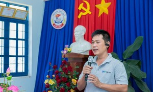 AES Việt Nam hỗ trợ học bổng cho học sinh hoàn cảnh khó khăn tại Bình Thuận