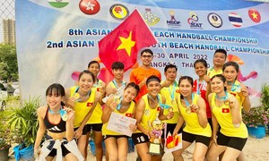 Đội Việt Nam thi đấu ở Mỹ: Loại HLV, thêm suất cho quan chức