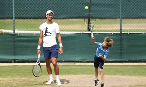 Djokovic tẽn tò khi con trai thích “sắm vai” Nadal