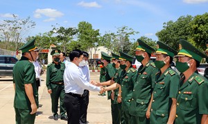 Phó Thủ tướng Phạm Bình Minh thăm đồn biên phòng ở Bình Phước