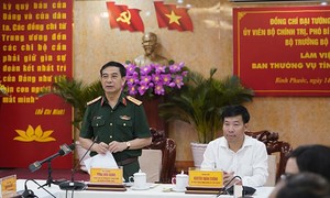Bộ trưởng Bộ Quốc phòng Phan Văn Giang làm việc với Bình Phước