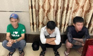 8 nam nữ phê ma túy ở 2 khách sạn ở Tân Phú