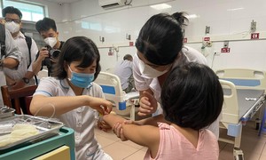 Bộ Y tế: Chưa tiêm vaccine COVID-19 cho trẻ dưới 5 tuổi 
