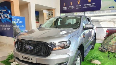 Lượng ô tô nhập khẩu bất ngờ tăng vọt