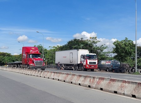 Chùm ảnh: Điểm sửa xe tự phát ở TP Thủ Đức trước và sau khi dẹp bỏ