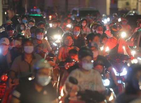 Sau khi người dân ra đường chơi Trung Thu, quận Hoàn Kiếm ra văn bản chấn chỉnh