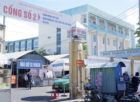 Quảng Nam: 1 bệnh nhân dùng ghế đánh nữ điều dưỡng