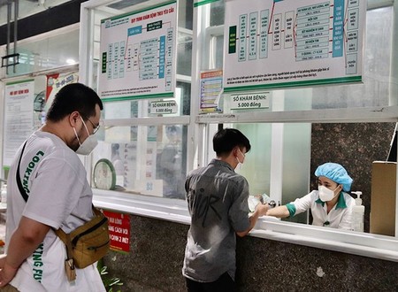 Người dân đi khám bệnh phát hiện mắc COVID-19 xử lý như thế nào?