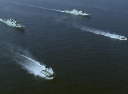 Trung Quốc gần như cùng lúc diễn tập bắn đạn thật và đổ bộ chiếm đảo