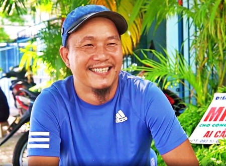 Ông chủ sạp rau 'Minh Râu': Cách ly tại nhà, lo người nghèo thiếu rau ăn