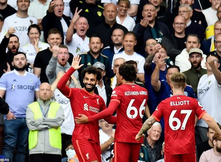Salah ghi bàn thứ 100, Liverpool đua ngôi đầu với MU và Chelsea