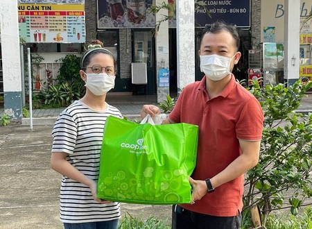 Gần 500 sinh viên y dược được tiếp tế nhu yếu phẩm