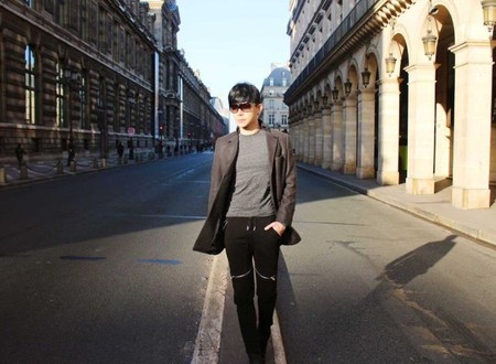 Ca sĩ Nathan Lee hủy chuyến bay sang Pháp để ở lại Việt Nam