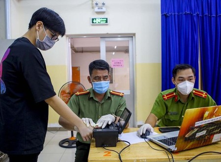 Người tạm trú ở TP.HCM vui khi làm CCCD sau nới lỏng giãn cách