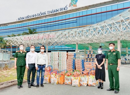 Hơn 6.500 sản phẩm dinh dưỡng đến với trẻ em ở 40 bệnh viện dã chiến 
