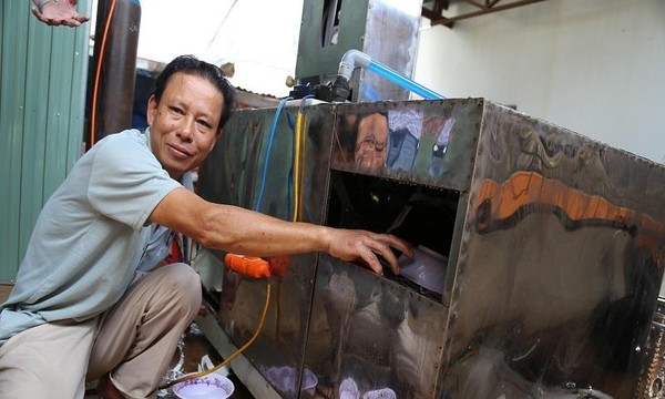 Bác nông dân Tây Nguyên chế tạo máy rửa chén công nghiệp
