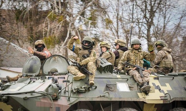 Nhờ đâu Ukraine có thể chống chọi một lực lượng Nga với sức mạnh chiến đấu áp đảo?