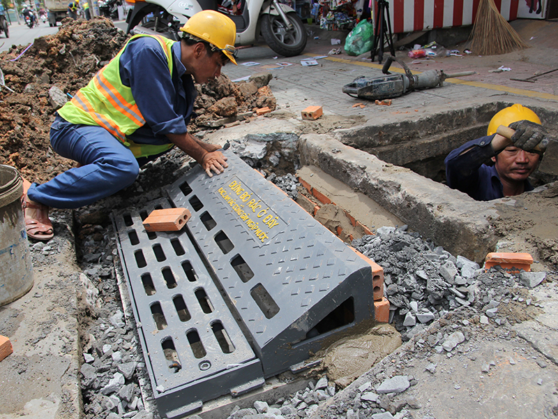 TP.HCM sắp thay đại trà hố ga thông minh | Môi trường | PLO