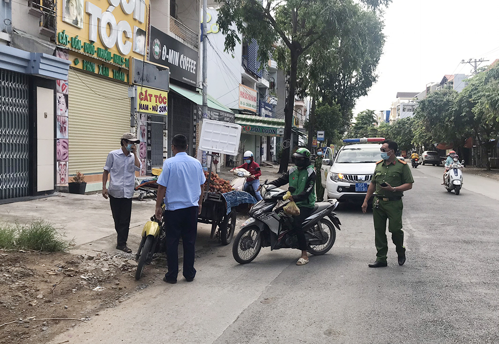 Thực hiện Chỉ thị 16: Tạm ngừng chợ, xử phạt nhiều trường hợp vi phạm | Thời sự - Vimarsana News
