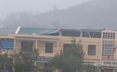 Clip: Xem lại bão số 9 càn quét kinh hoàng trên đất Quảng