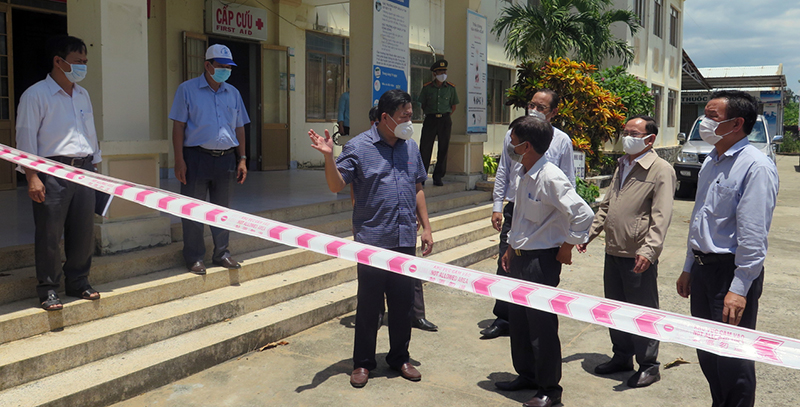 Chủ tịch Phú Yên: 'Cần gấp lực lượng để điều trị bệnh nhân COVID-19' | Thời sự - Vimarsana News