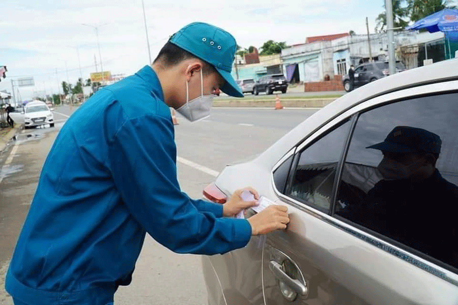 Bến Tre bỏ việc dán niêm phong cửa ô tô khi xe đi qua địa bàn tỉnh - ảnh 1