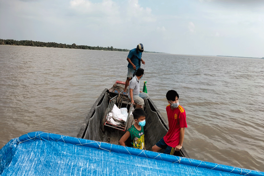  Dân lại kéo ra sông Cổ Chiên ngăn khai thác mỏ cát - ảnh 3