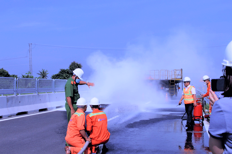 Diễn tập chữa cháy, cứu nạn trên cao tốc Trung Lương – Mỹ Thuận