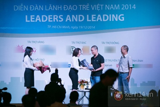 Nguyễn Hà Đông trở thành tâm điểm chú ý với phần trả lời 'siêu ngắn - siêu cá tính' 6 Nguyễn Hà Đông trở thành tâm điểm chú ý với phần trả lời 'siêu ngắn - siêu cá tính' 6