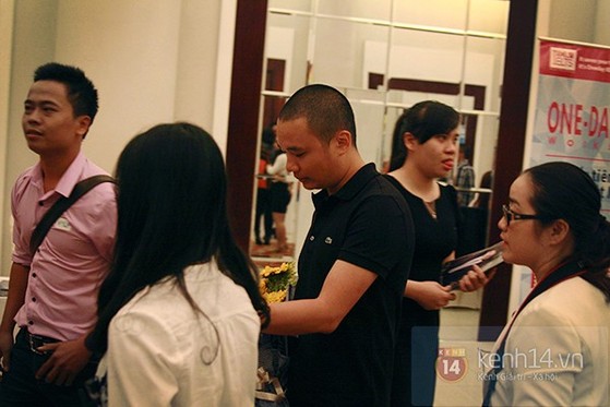 Nguyễn Hà Đông trở thành tâm điểm chú ý với phần trả lời 'siêu ngắn - siêu cá tính' 9 Nguyễn Hà Đông trở thành tâm điểm chú ý với phần trả lời 'siêu ngắn - siêu cá tính' 9