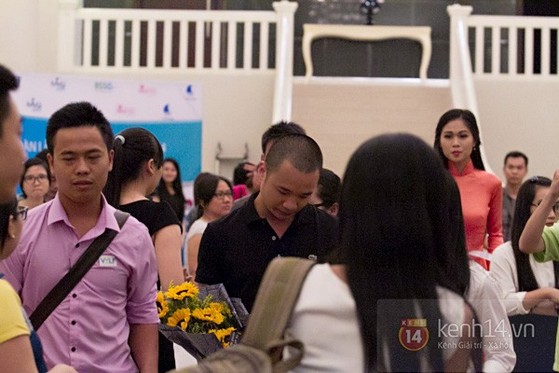Nguyễn Hà Đông trở thành tâm điểm chú ý với phần trả lời 'siêu ngắn - siêu cá tính' 12 Nguyễn Hà Đông trở thành tâm điểm chú ý với phần trả lời 'siêu ngắn - siêu cá tính' 12